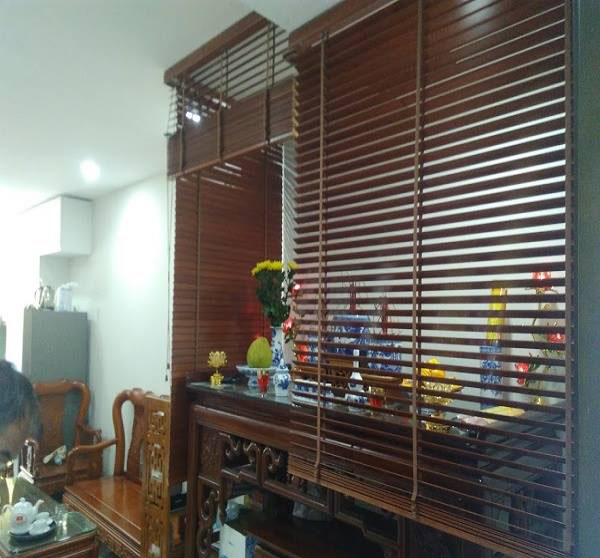 rèm ống trúc che bàn thờ